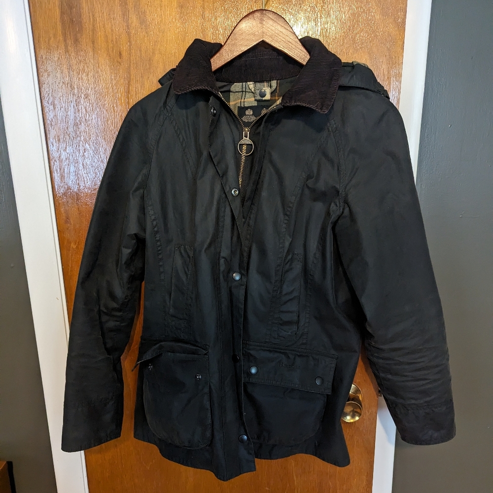 Barbour Beadnell with detachable hood in Sage green size 4